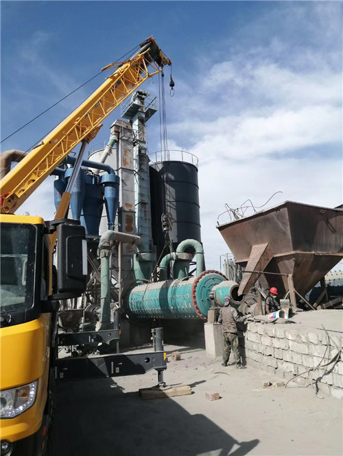 沁水县设备搬运等各类工程项目中，吊车起着关键作用